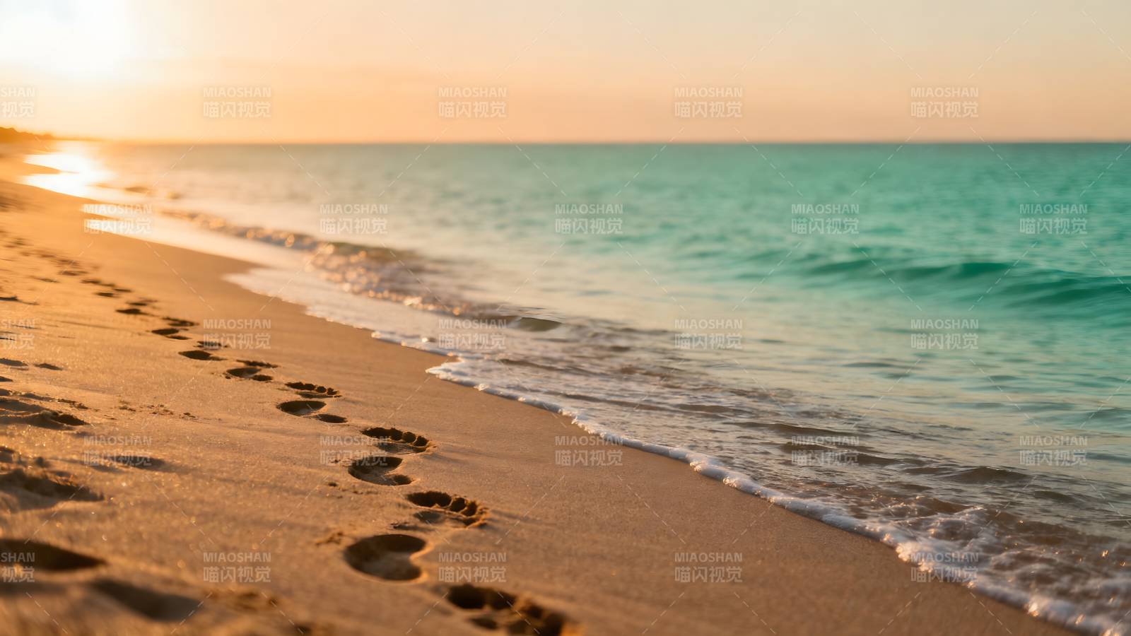 沙滩夕阳脚印图片