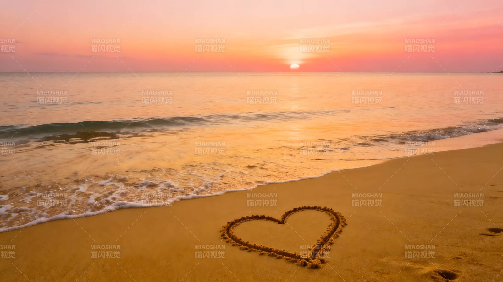 沙滩心形日落图片