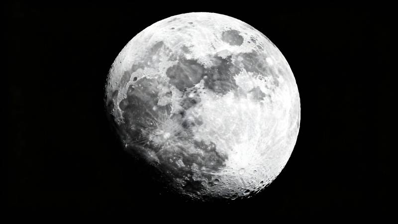 月球表面特写图片