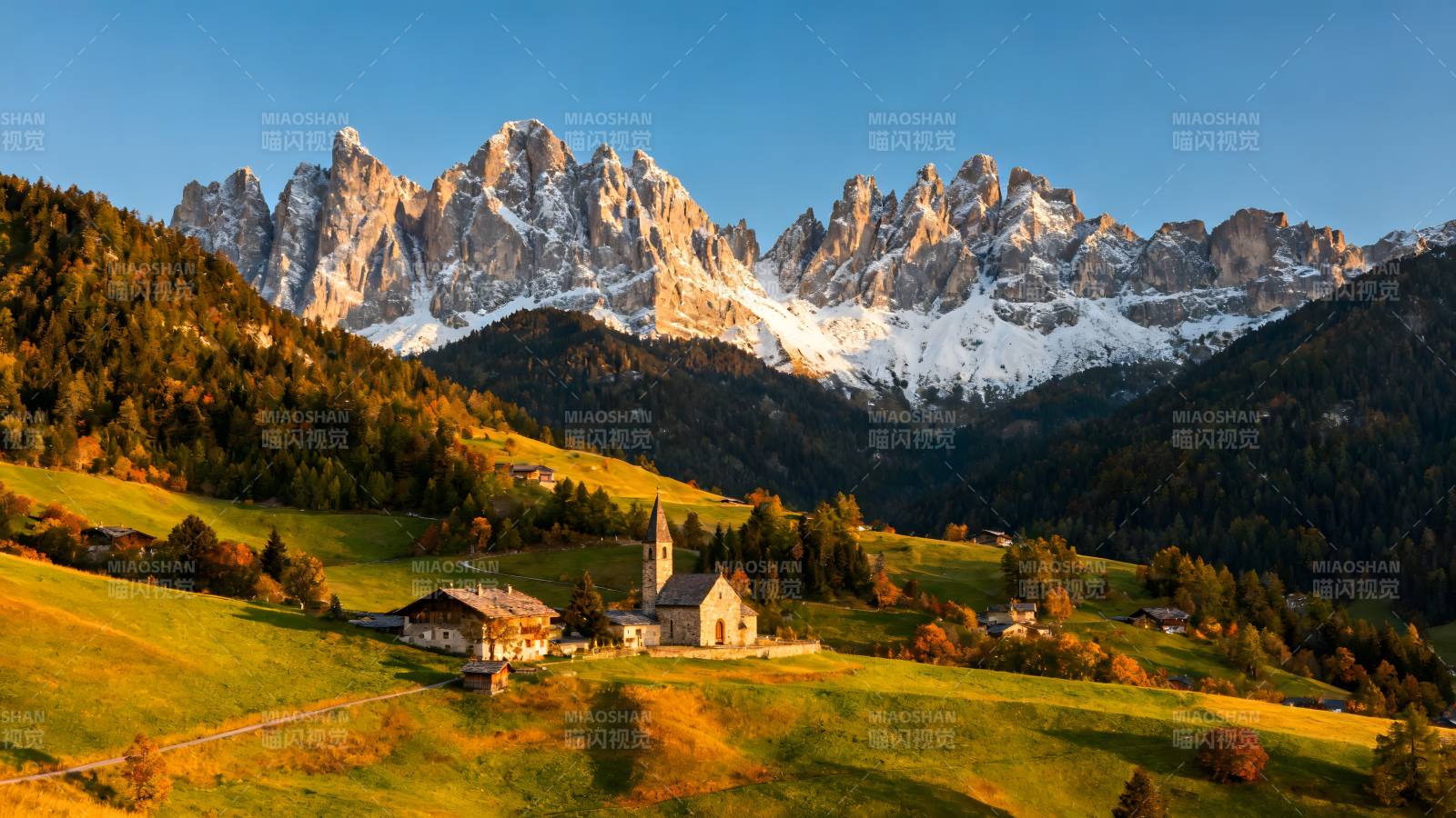 雪山下的宁静村落图片