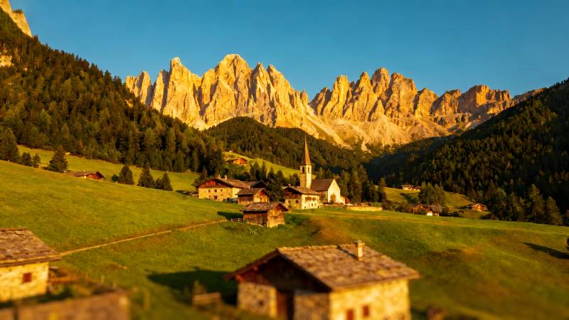 阿尔卑斯山间村落图片