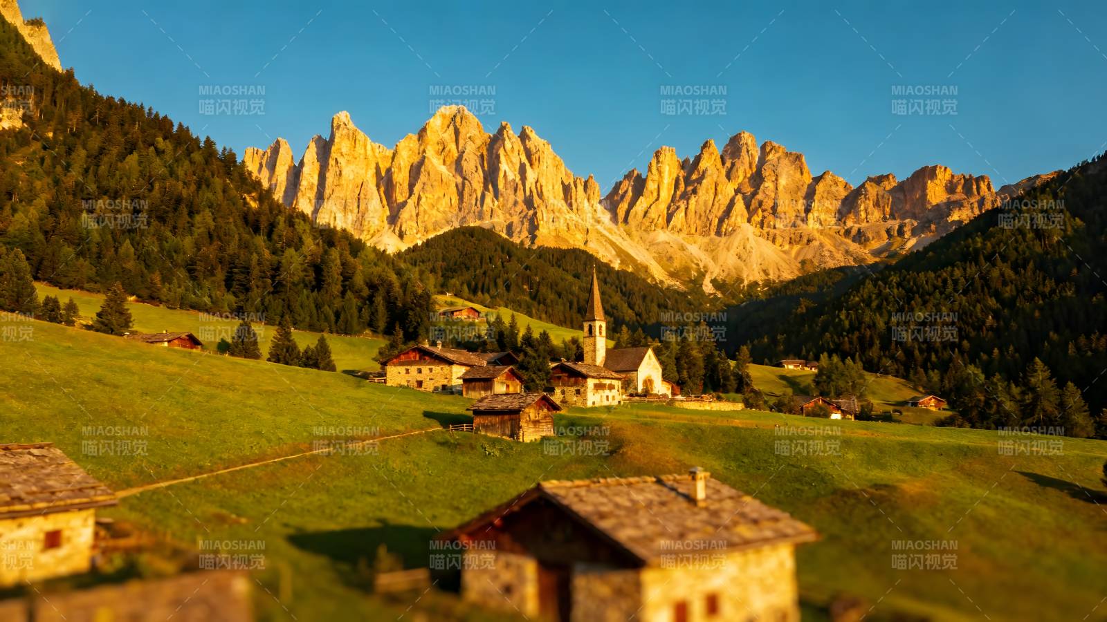 阿尔卑斯山间村落图片