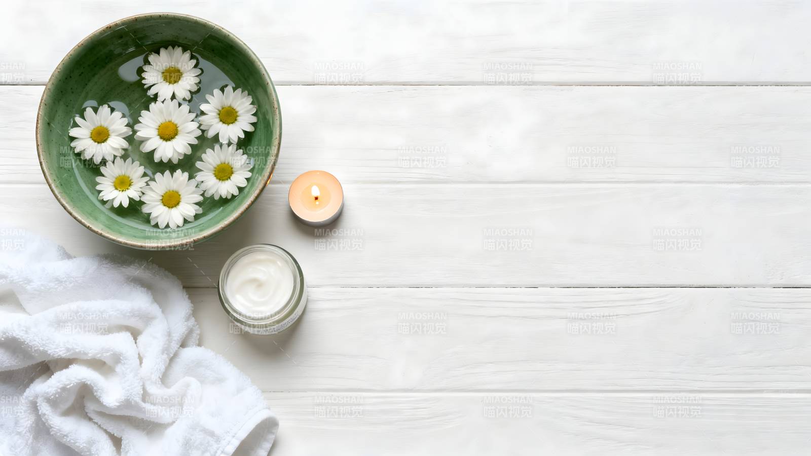 花香蜡烛静谧时光图片