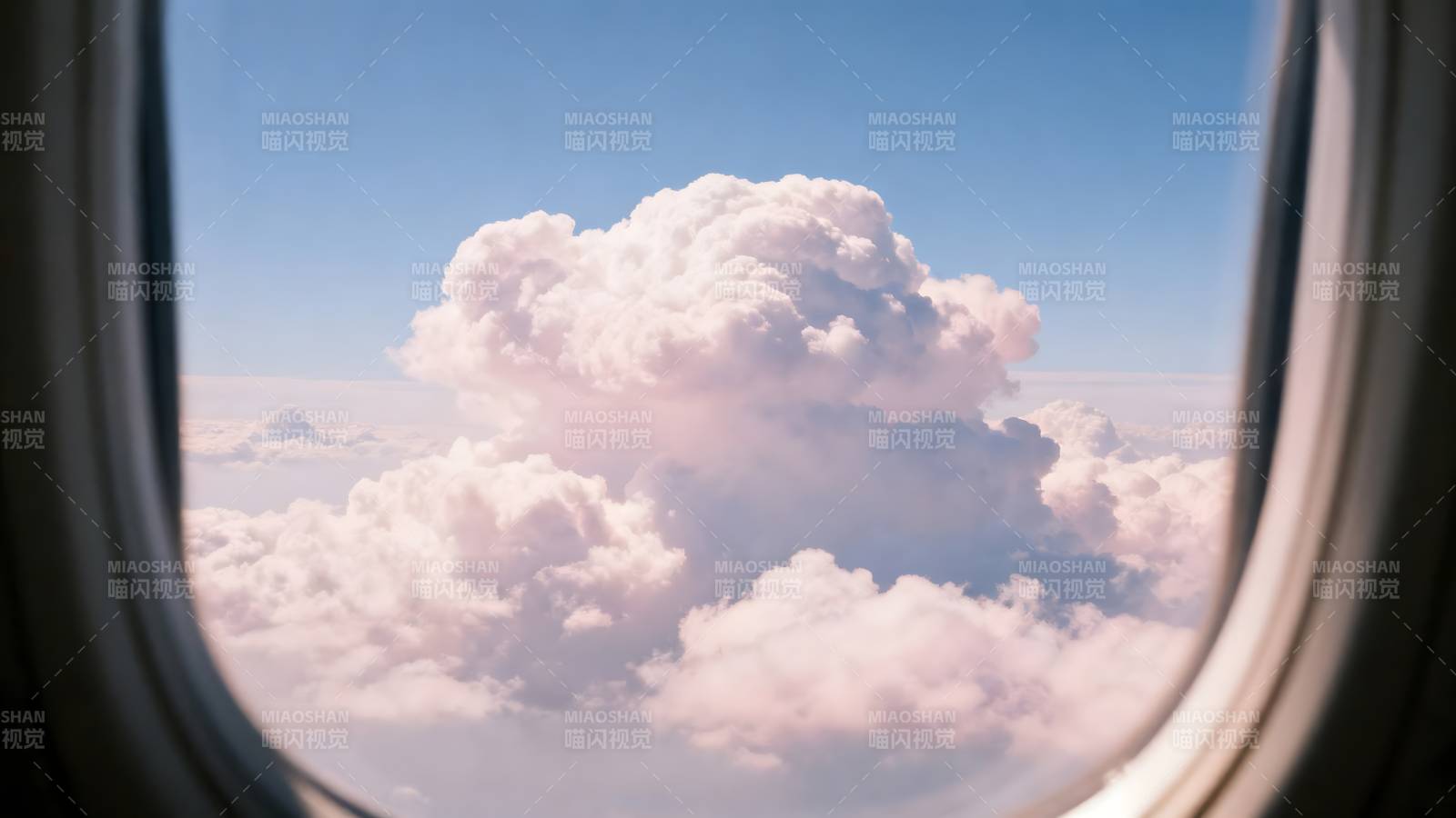 窗外云海蓝天图片