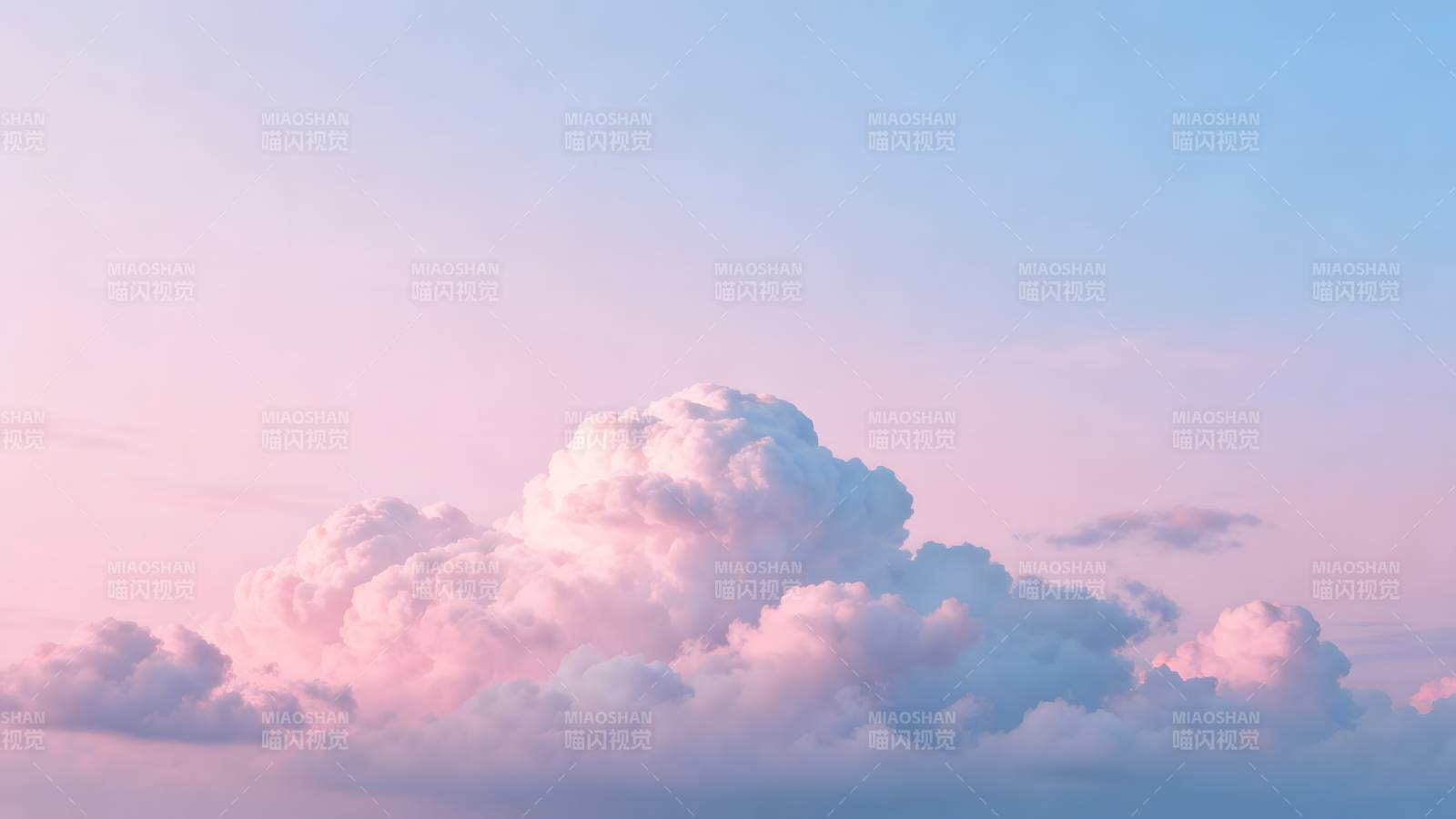 粉云映天际图片