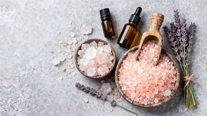 盐浴与薰衣草精油图片