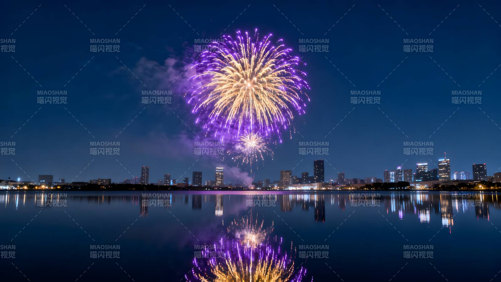 夜空烟花映湖城图片