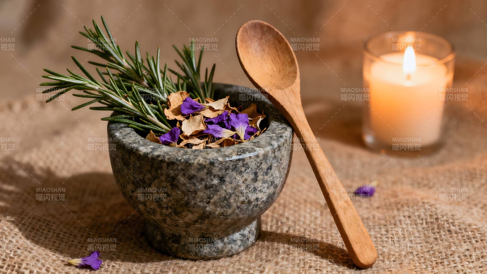 香草与烛光静谧时光图片