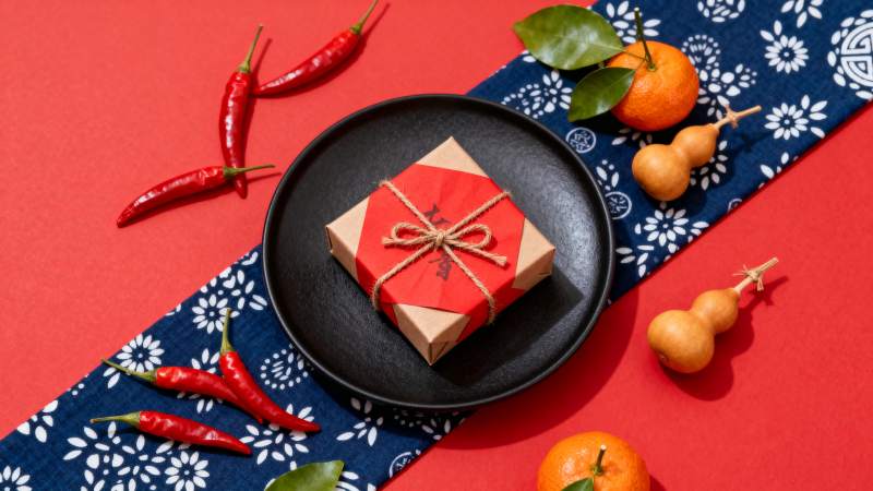 红盘礼盒伴果蔬图片