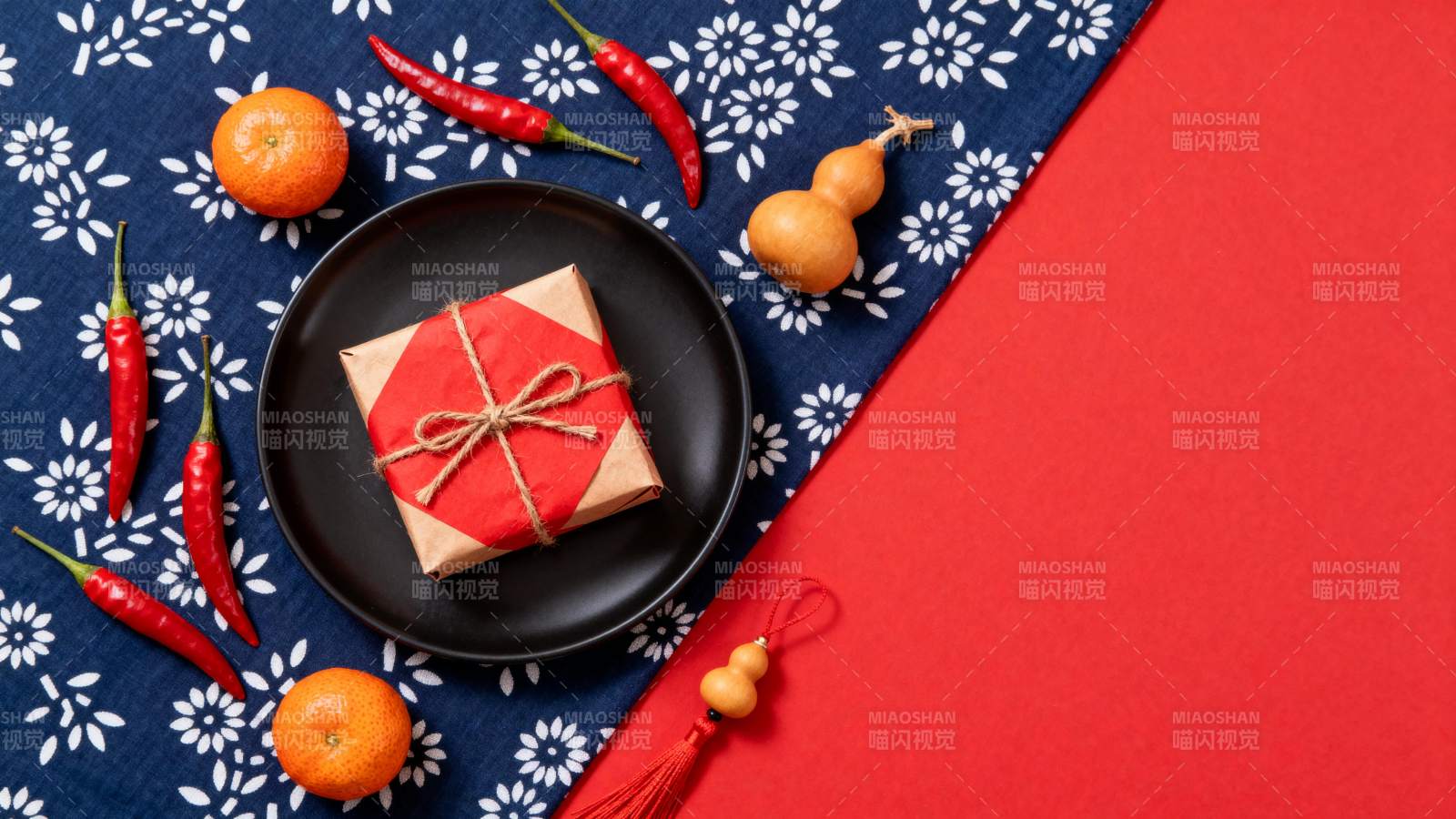 红礼盒与辣椒橙子图片