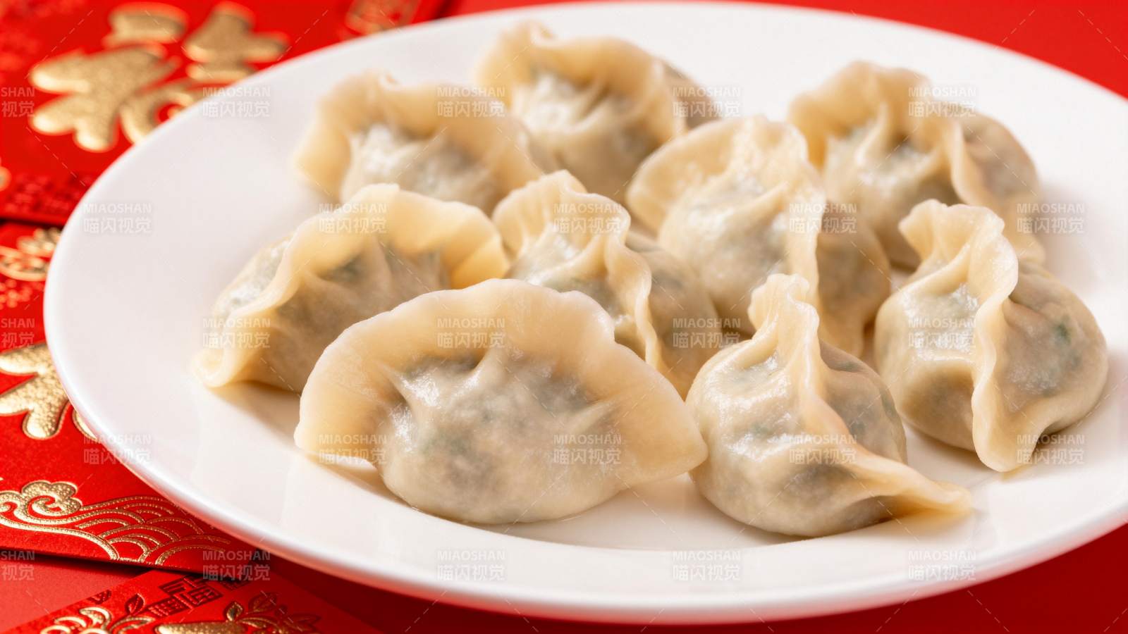 美味饺子盘中盛图片