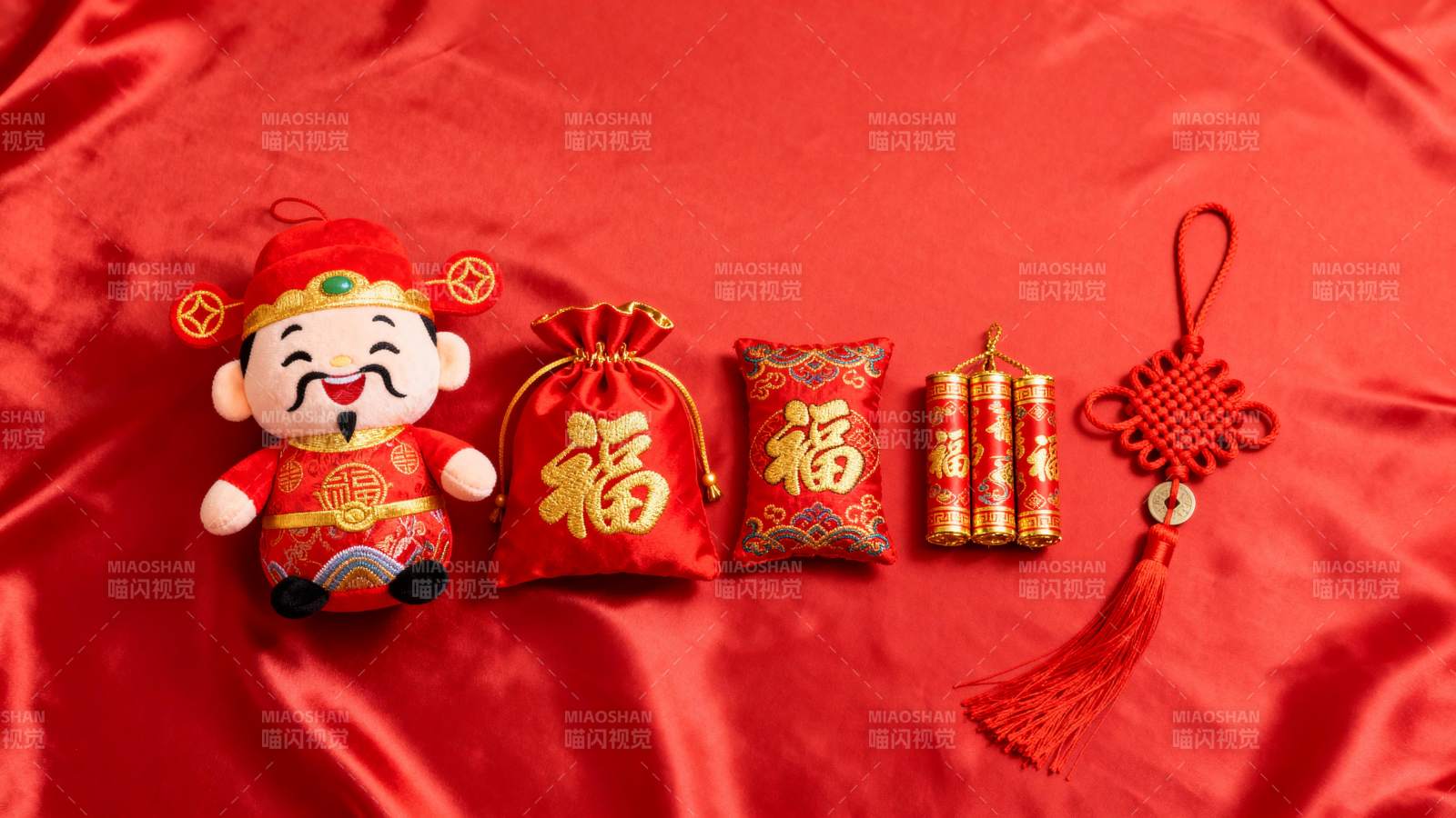 春节吉祥物与福袋图片