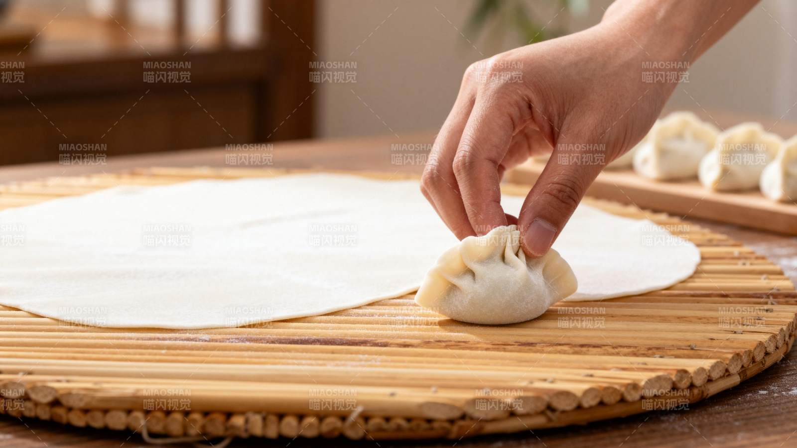 手工包饺子图片