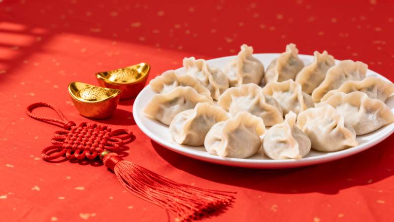 春节饺子与金元宝图片