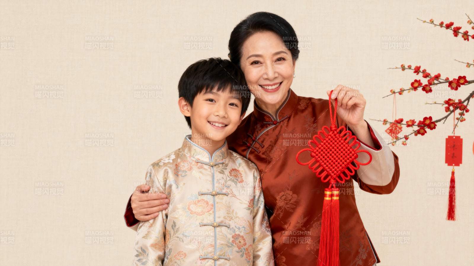 母子共庆新春图片