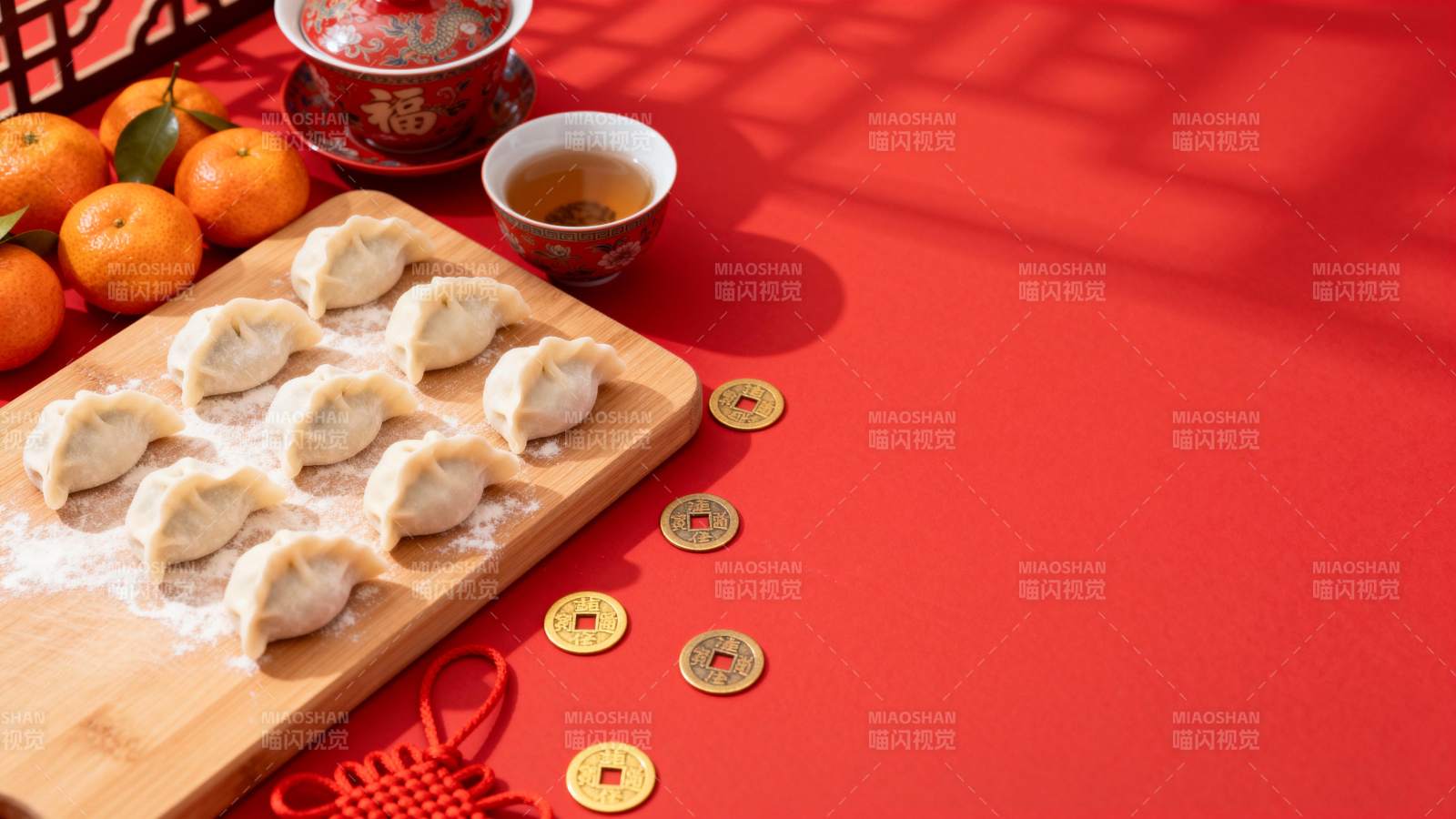 春节饺子与茶点图片