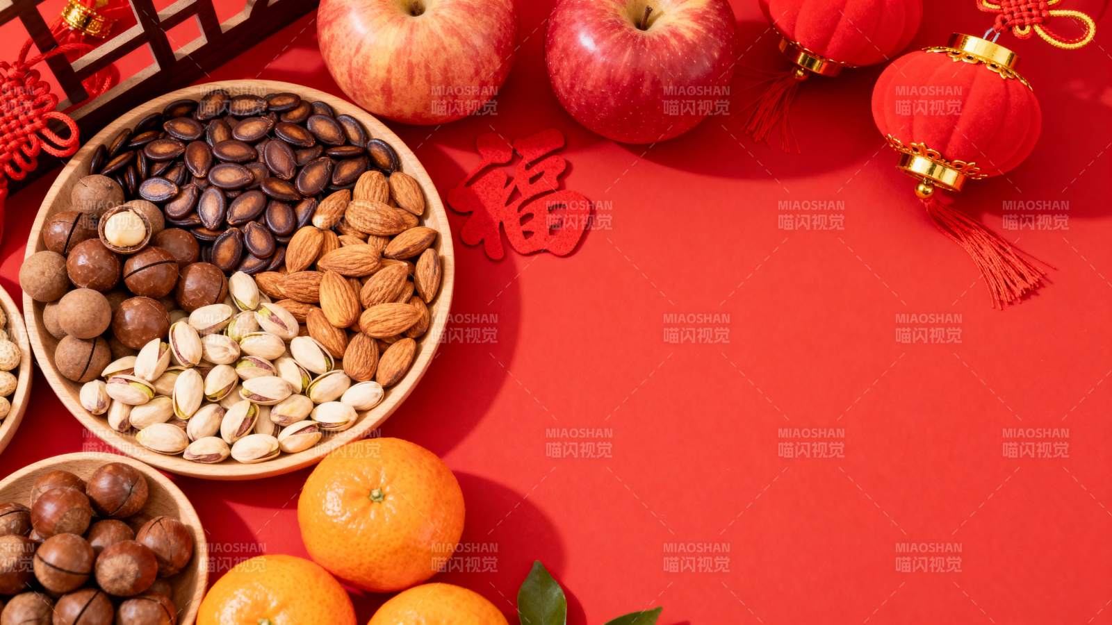 新春坚果果品摆盘图片