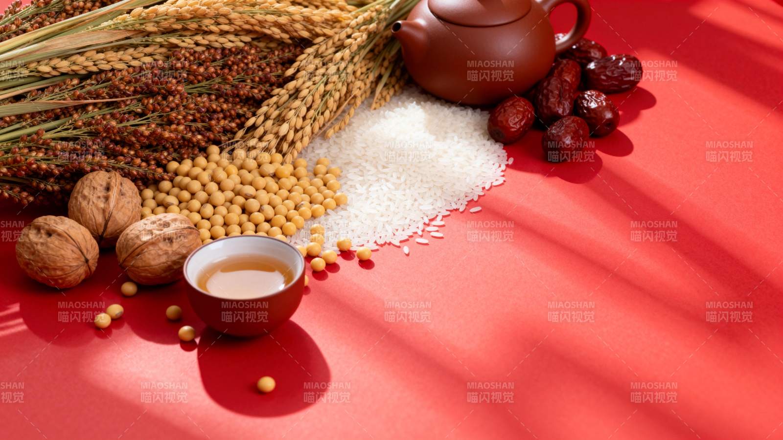 五谷杂粮茶香四溢图片