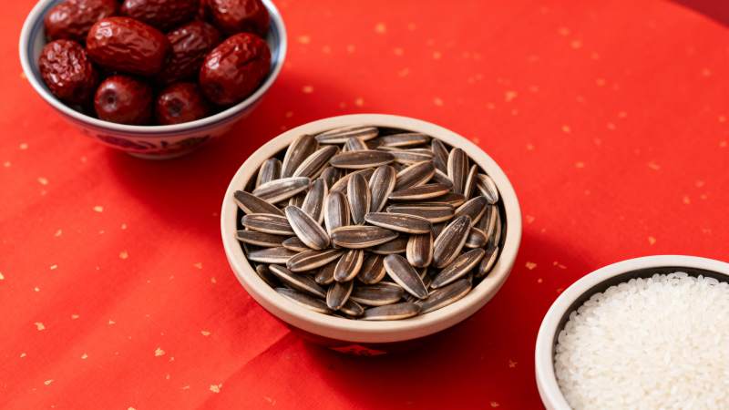 坚果与红枣米粒图片