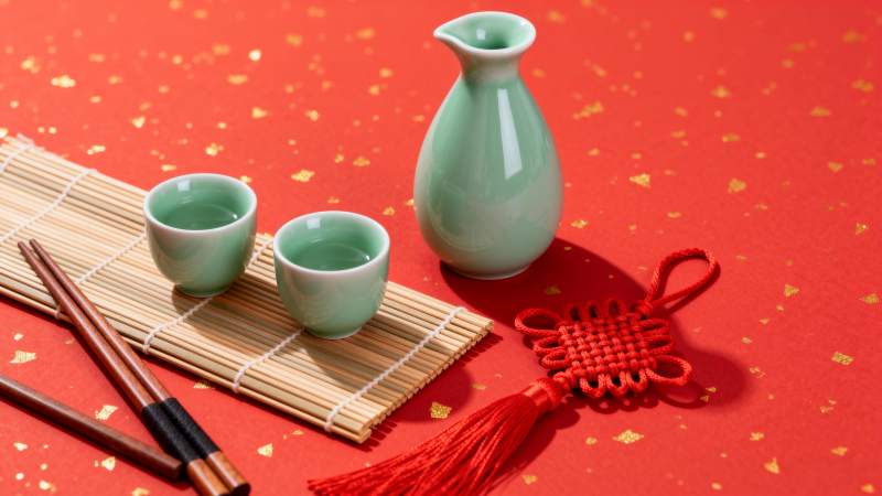 茶具与红绳结饰图片