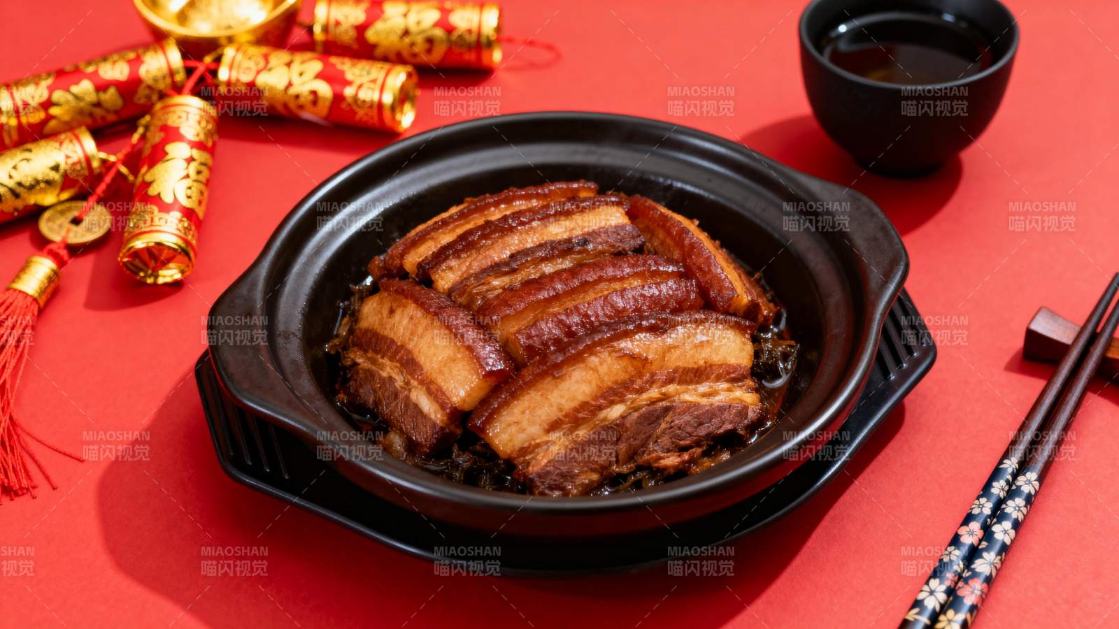 红烧肉配年味装饰图片
