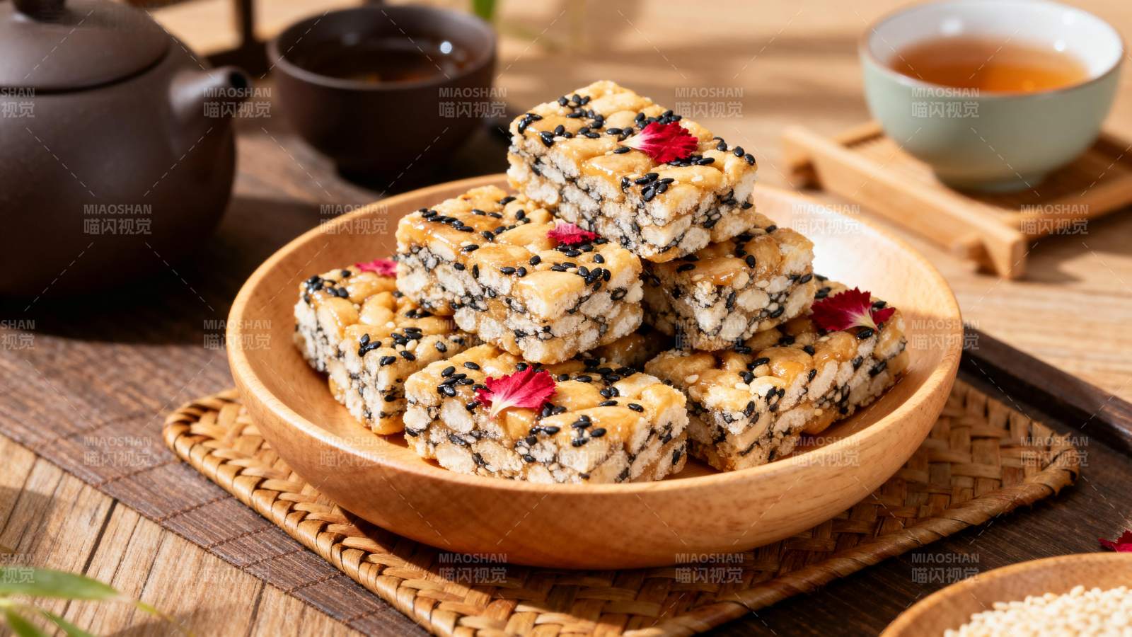 芝麻糕点 茶香相伴图片