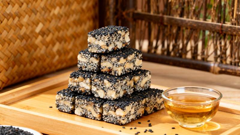 芝麻糕点配茶图片