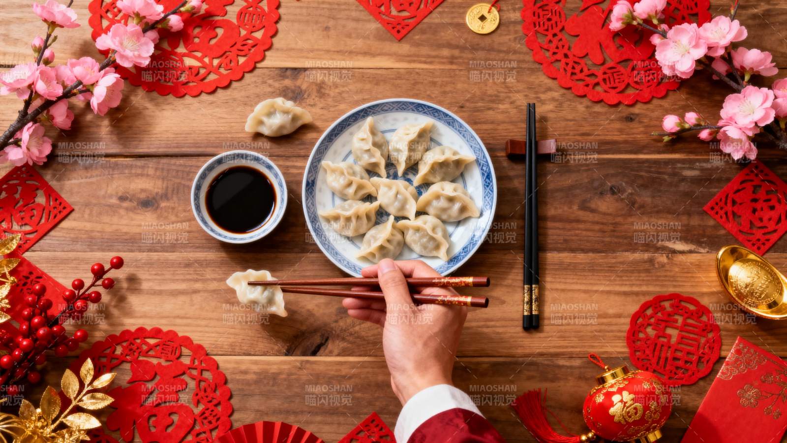 春节团圆吃饺子图片