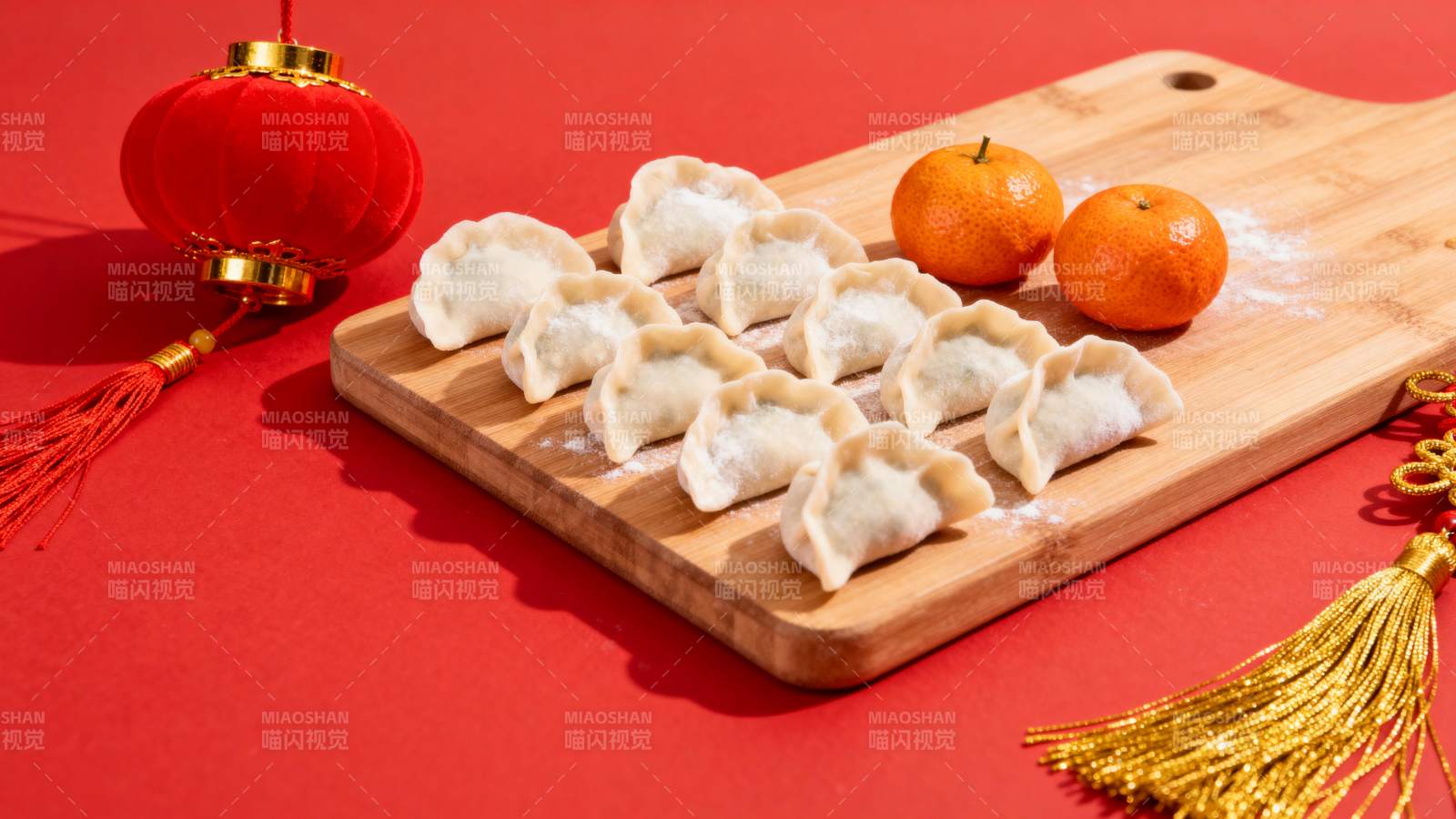 春节饺子与灯笼图片