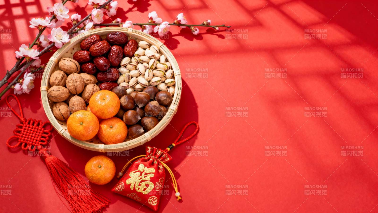 新春福果满盘图片