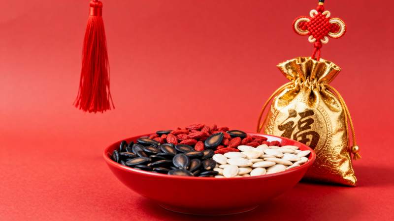 新春福袋与瓜子图片