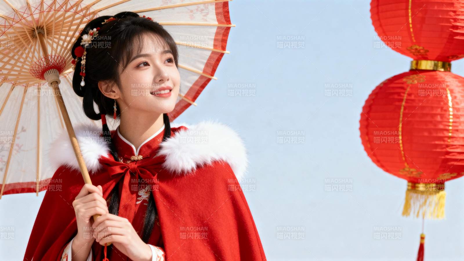 红衣女子持伞赏灯图片