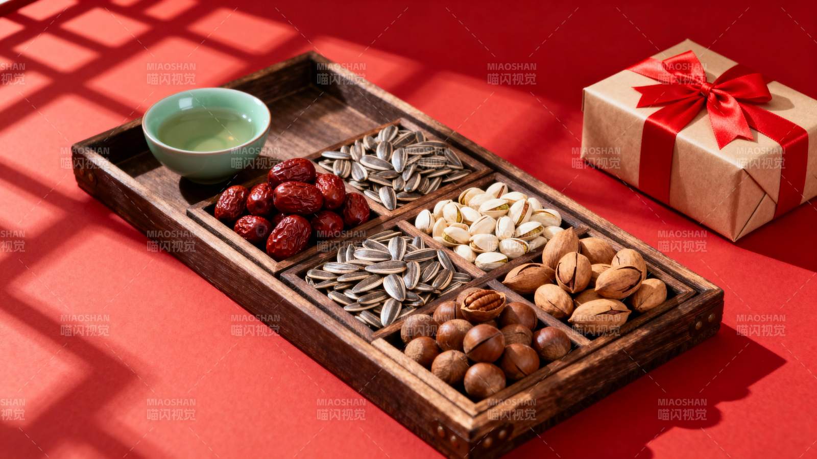 坚果礼盒迎新春图片