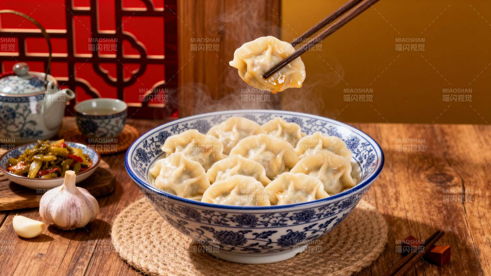 热气腾腾的饺子图片