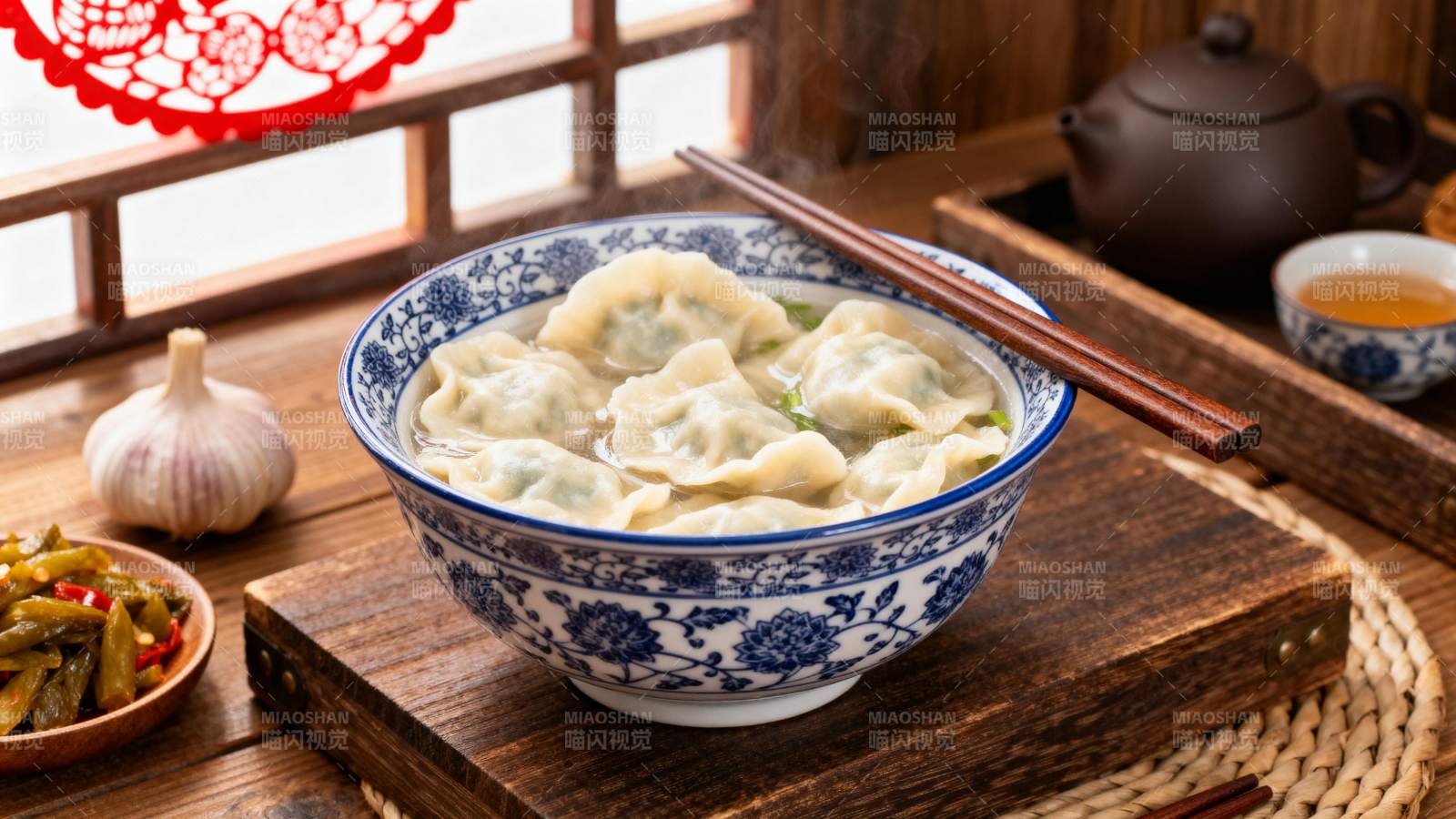 一碗热腾腾的饺子图片