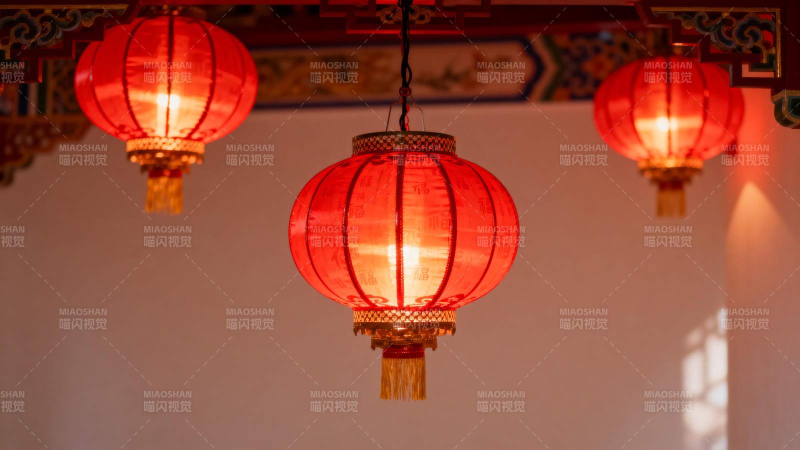 红灯笼高挂图片