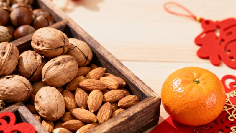 坚果与橙子迎新春图片
