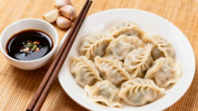 美味饺子配蘸料图片