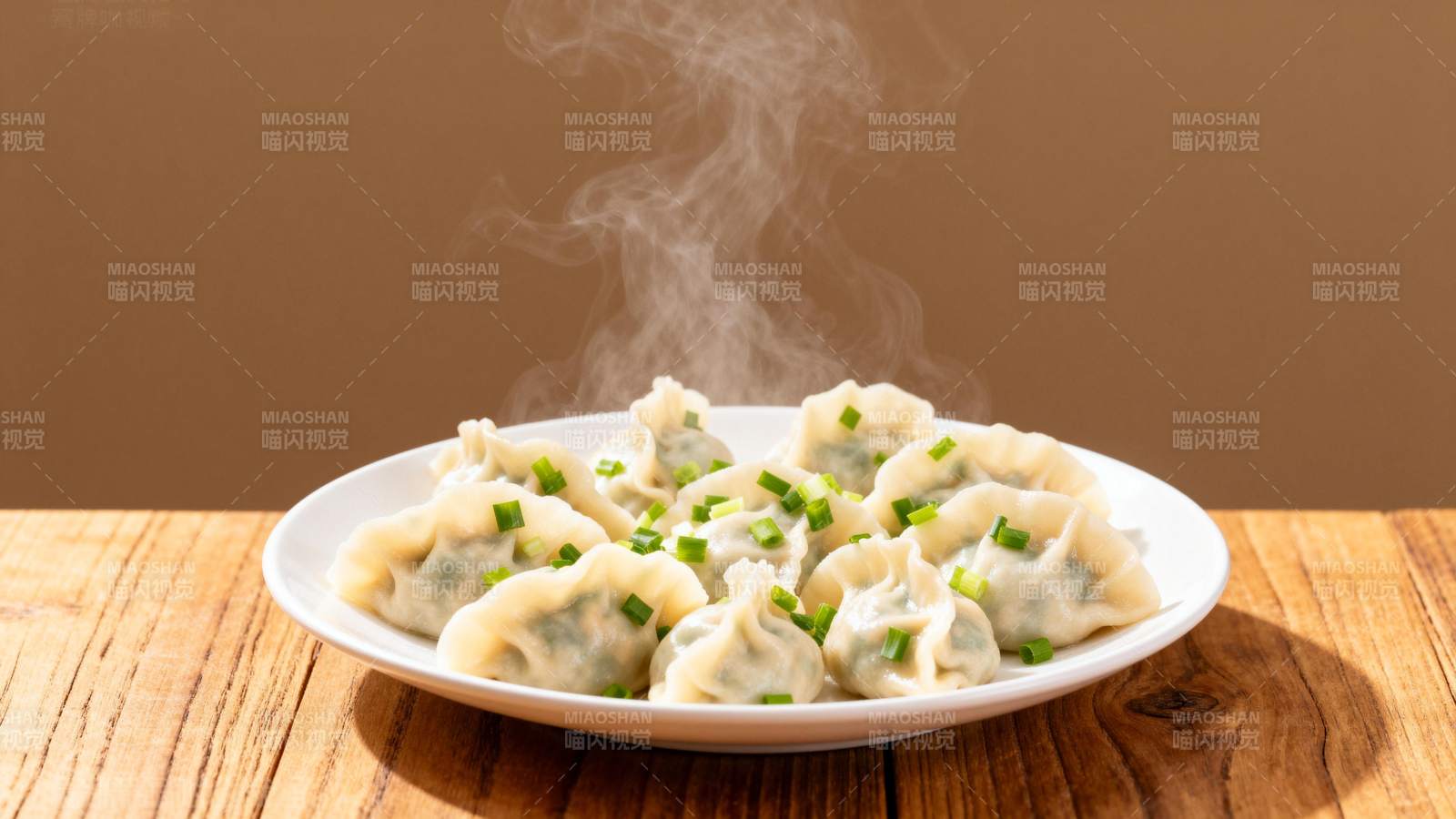 热气腾腾的饺子图片