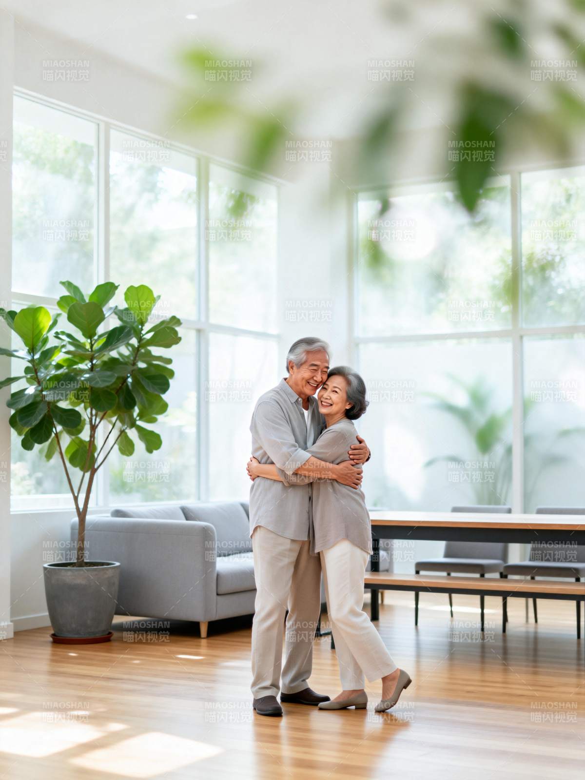 温馨相拥的晚年时光图片