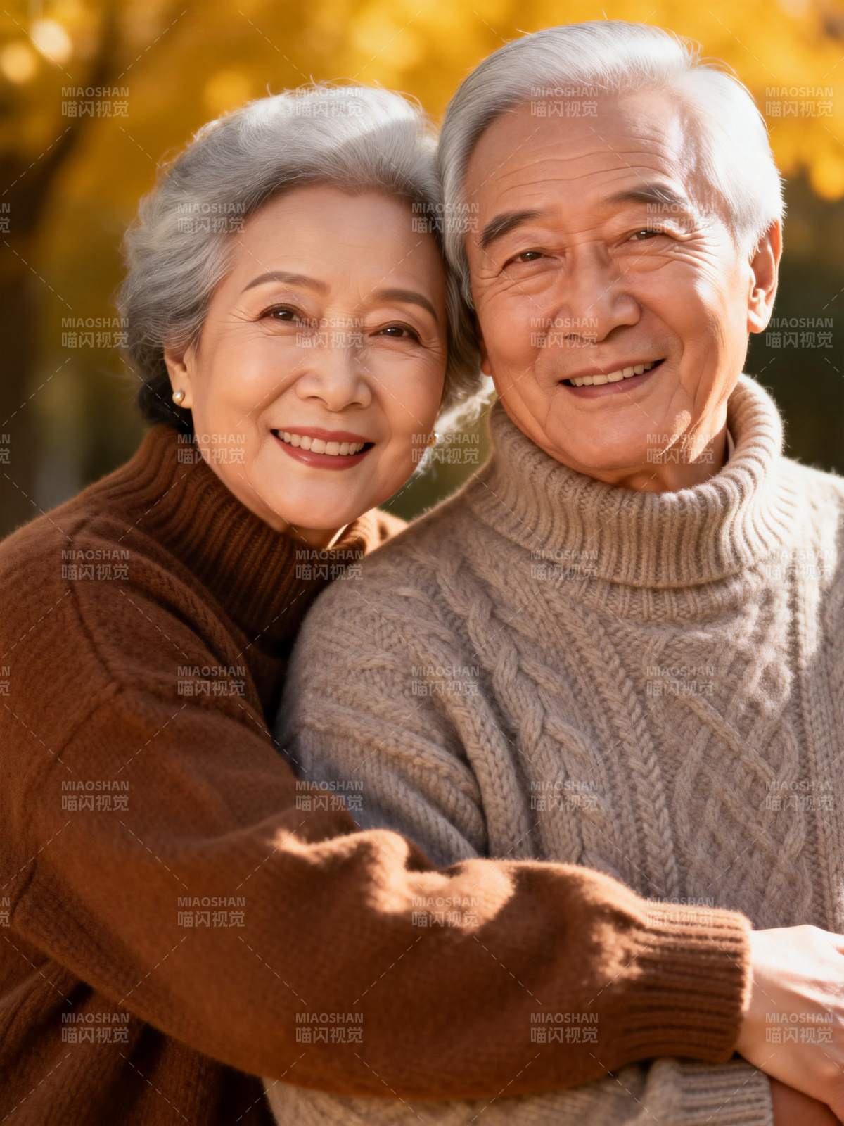 夕阳下的幸福笑容图片