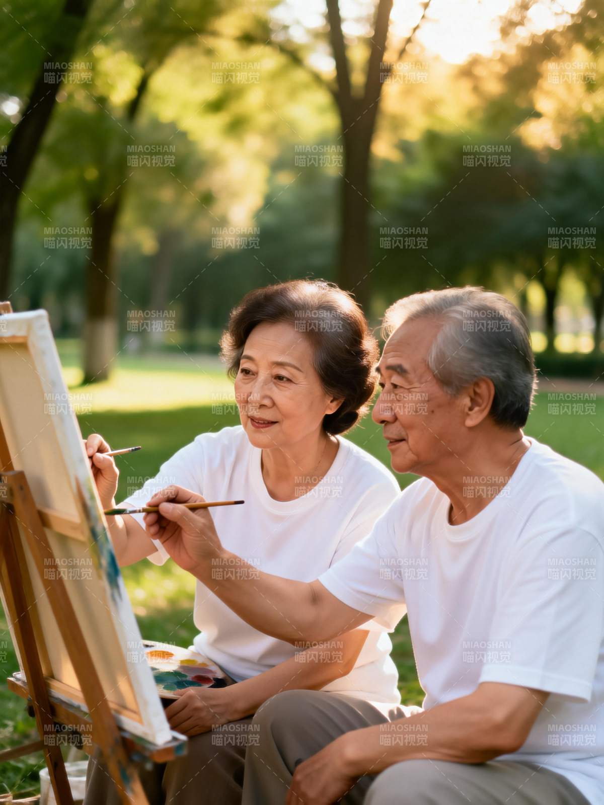 公园里共绘美好时光图片