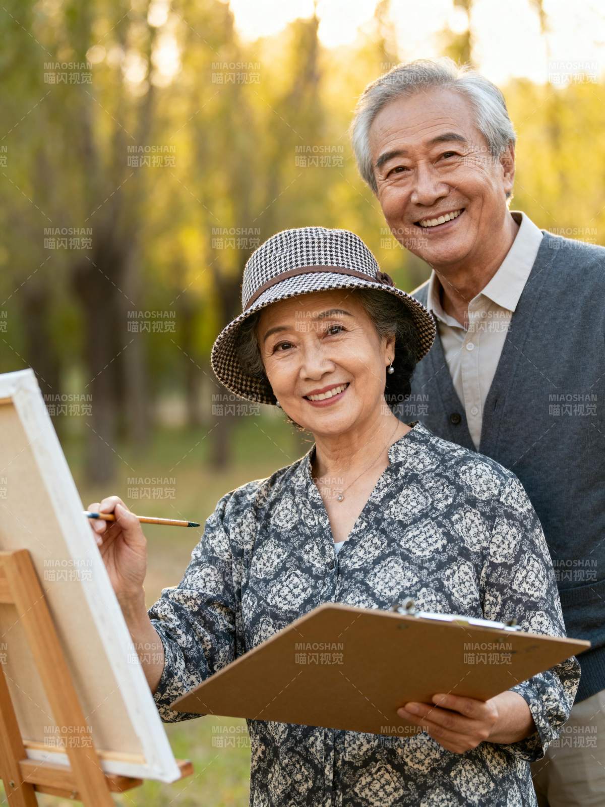 夕阳下共绘美景图片