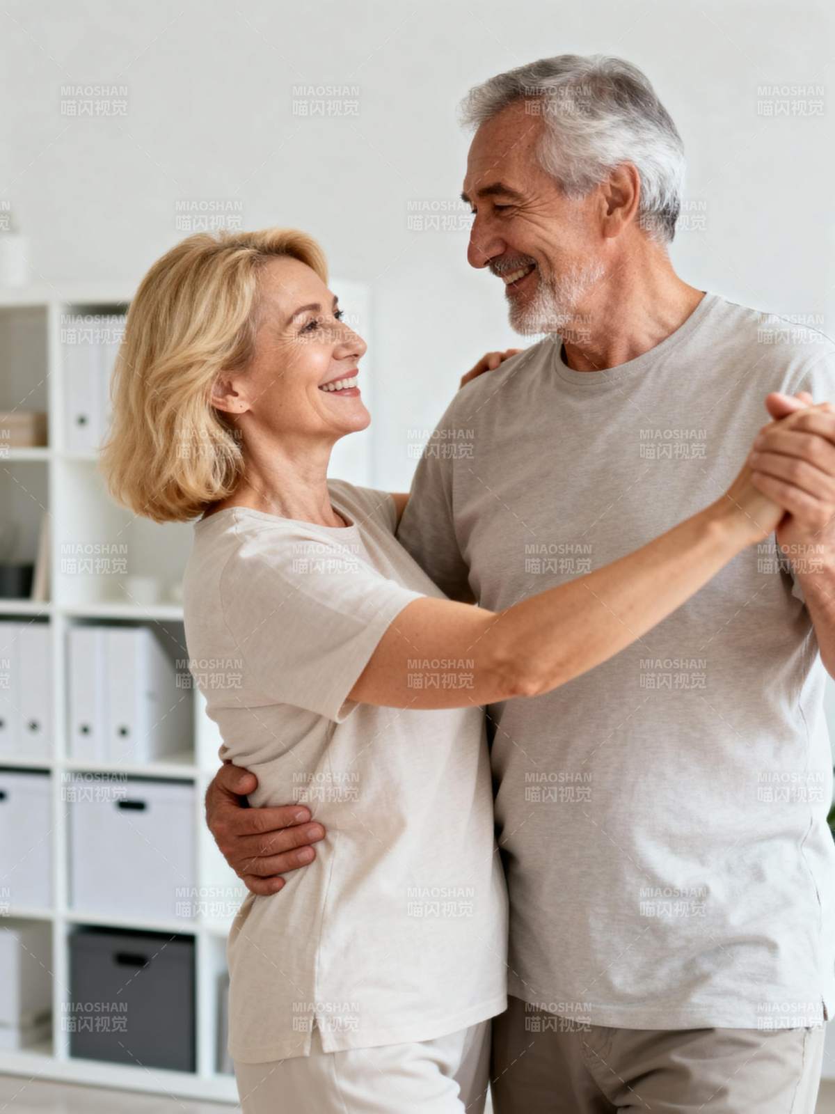 幸福老年舞步图片