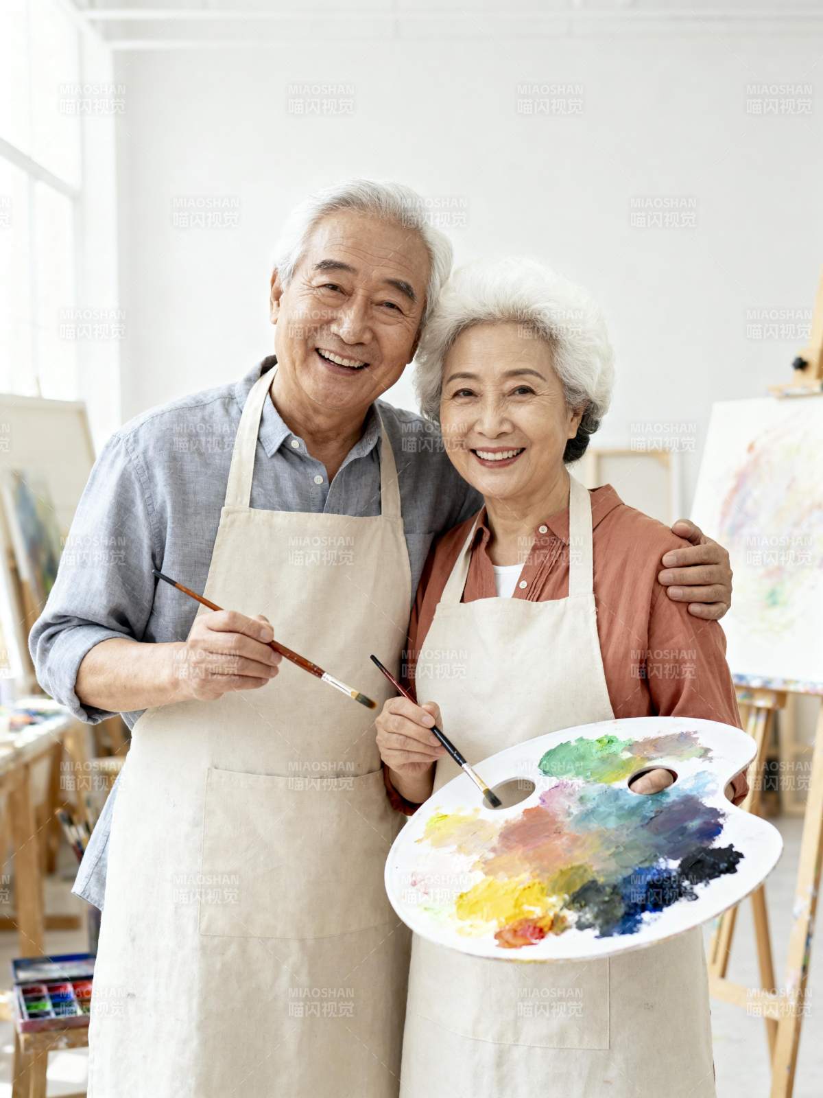 老年夫妇共绘艺术图片