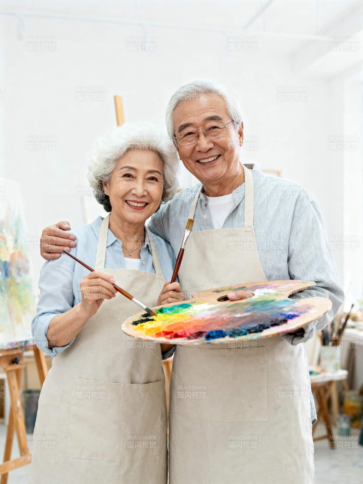 老夫妇共绘艺术人生图片