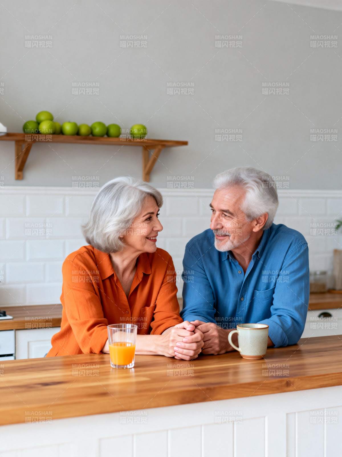 温馨厨房共度时光图片