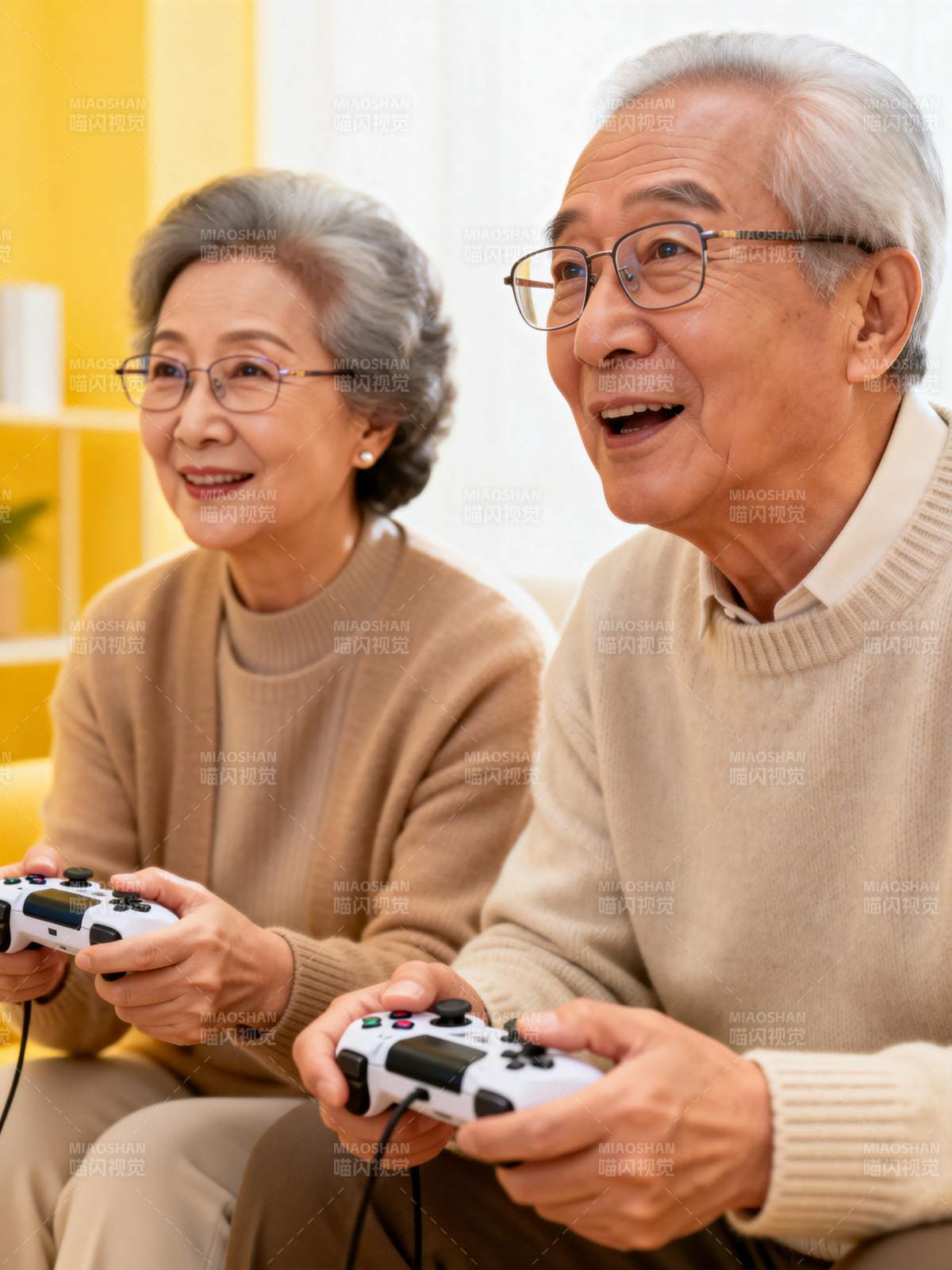 银发夫妇欢乐游戏图片