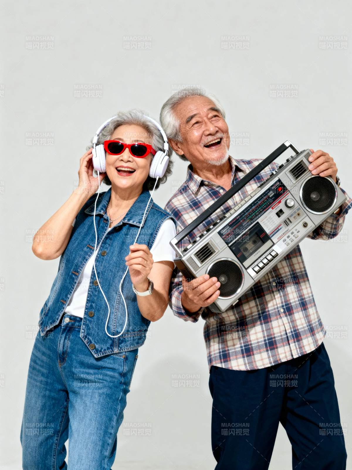 快乐老伴听音乐图片