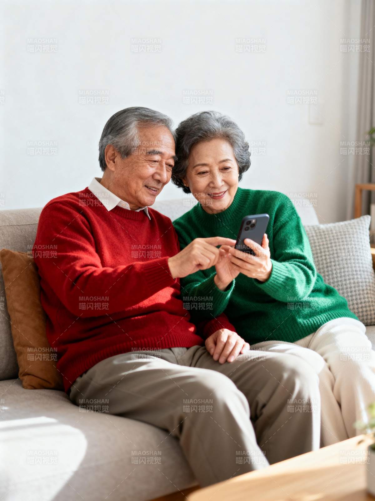 温馨共赏手机时光图片